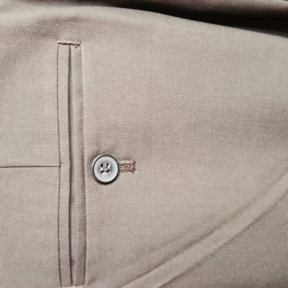 Haggar Mens Premium Comfort Dress Pants Classic Fit Taupe Brown UNHEMMED 34 x 30 - Picture 7 of 13